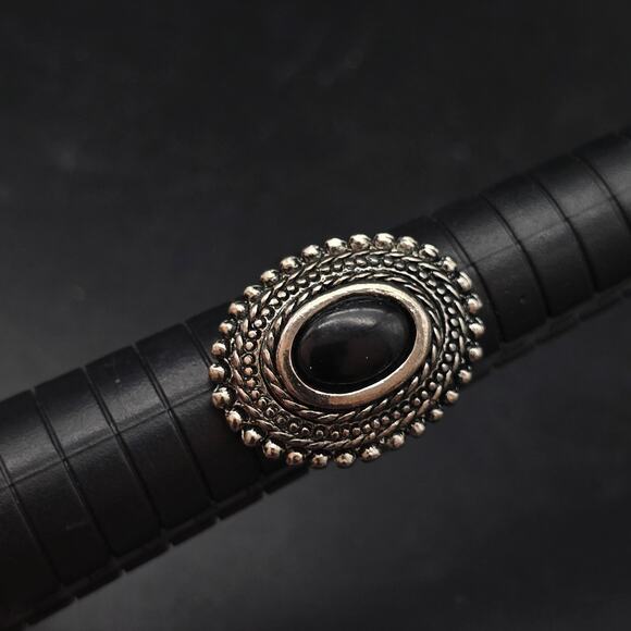 Vintage Black Cabochon Silver Tone Oval Ring Size 6.25 Adjustable - Picture 6 of 10